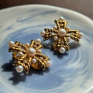 Vintage Gold Tone Faux Pearl Cross Clip-On Earrings - Women's Fashion Jewelry